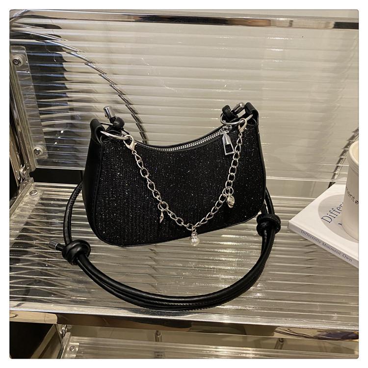 

Популярная в этом году женская сумка через плечо 2025 новая модная литературная и в зарубежном стиле сумка-мессенджер на цепочке, модная сумка-пельмень на цепочке чёрный