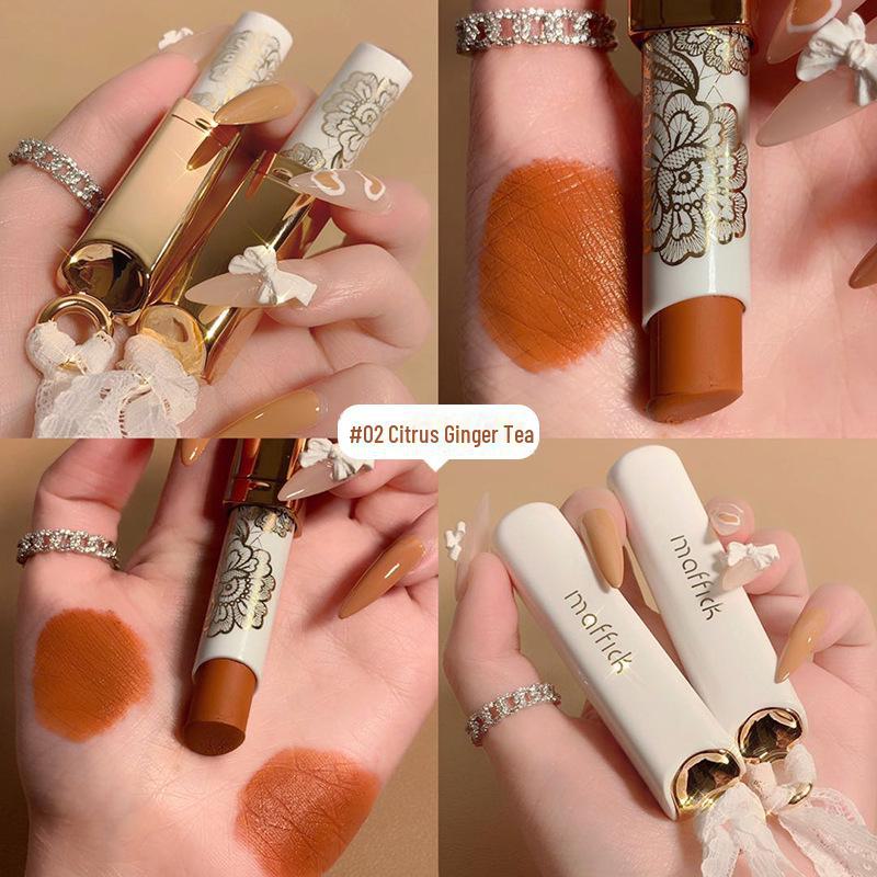 Ruj MAFFICK Velvet Matte Lace Honey: Formula de albire antiaderență, autentică, rezistentă la apă, care nu se decolorează.