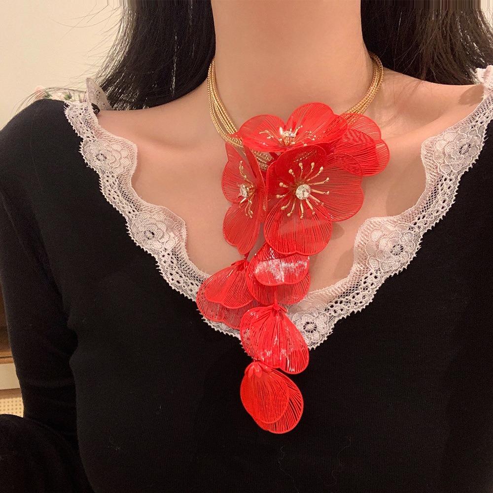Luxury Cutout Flower Neck Pendant Zinc Zinc Alloy Floral Tassel Necklace Exaggerated Flower Necklace Girls