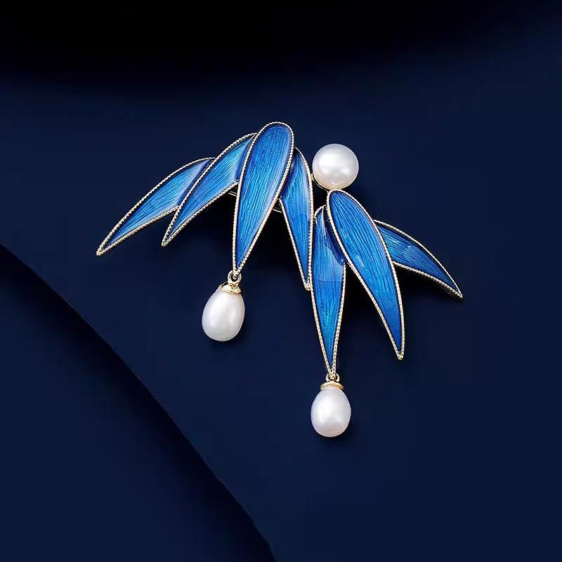 Elegant perle bambusblad brosje High-end kvinners nisjedesign korsasje Retro allsidig nål klestilbehør