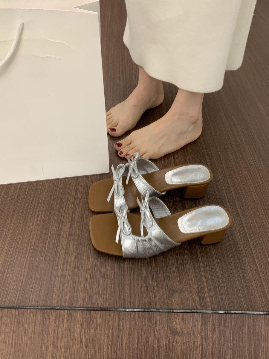

French retro open-toed square head bow one-word slippers for women s summer wear 3cm small high heels, not tired feet, cool slippers 40