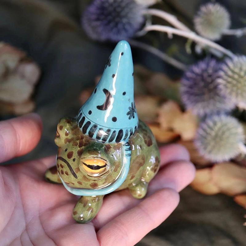 D5 Cute Frog Statues Garden Witch Hat Little Frog Statue Resin Figurine Outdoor Yard Art Sculpture Hand-Painted Bonsai Ornament