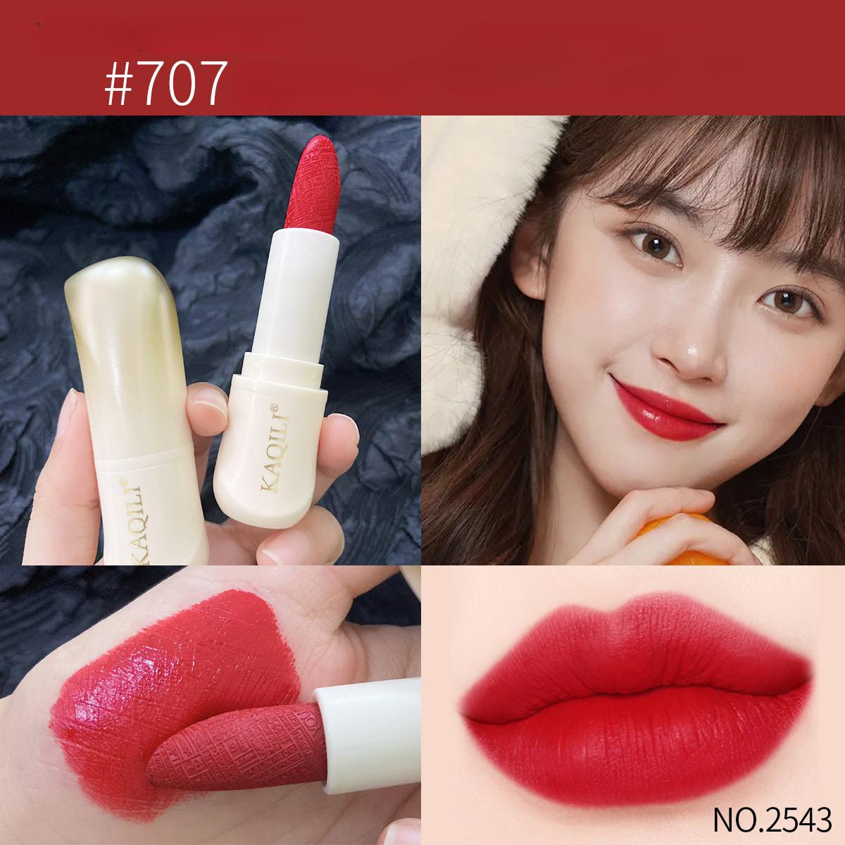 

Бархатная матовая гладкая женская помада нелегко держится на чашке и не высыхает. Резная помада цвета морковного чая с молоком.