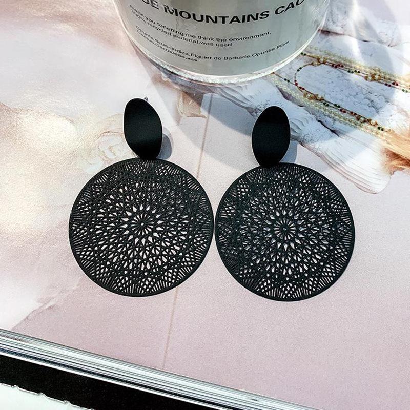 Punk Earrings Temperament Sweet Elegant Black Circle Temperament Hollow Pattern Earrings Women's Clothing Black Stud