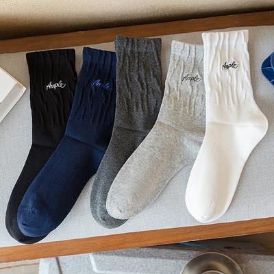 Men's Autumn New Solid Color Versatile Embroidered Letter Pleated Boneless Sports Mid Calf Socks