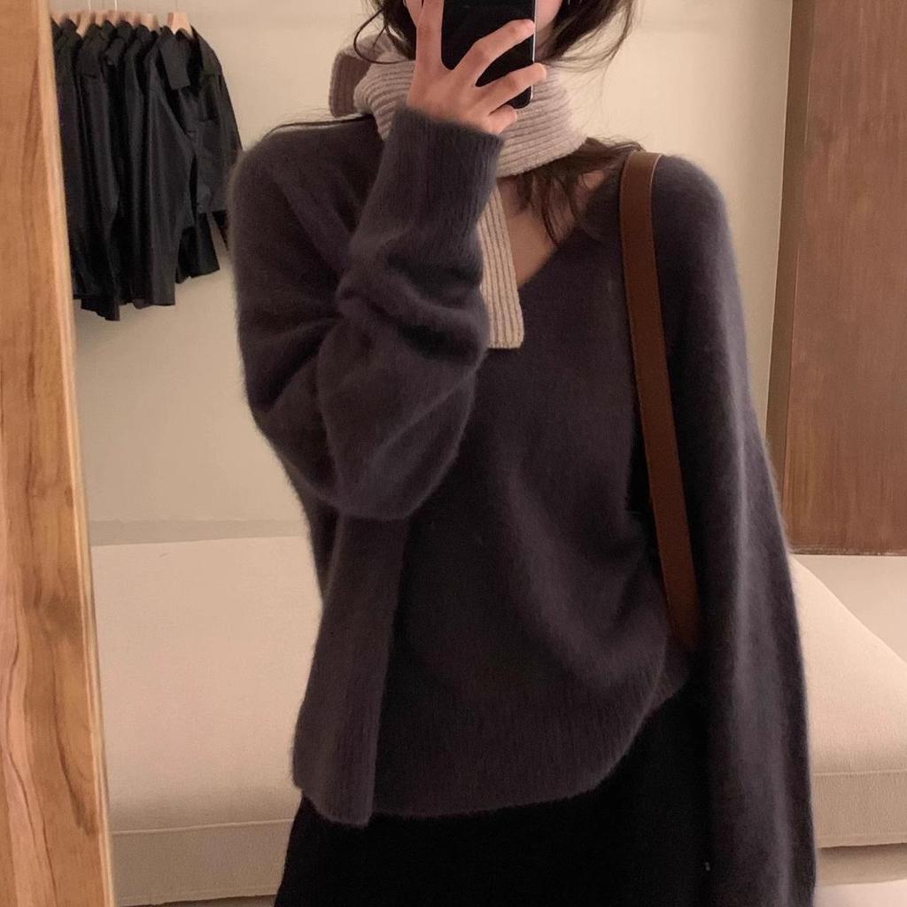 Women's Korean V-Neck Blue Knitted Sweater - Soft, Loose-Fit Autumn/Winter Pullover.