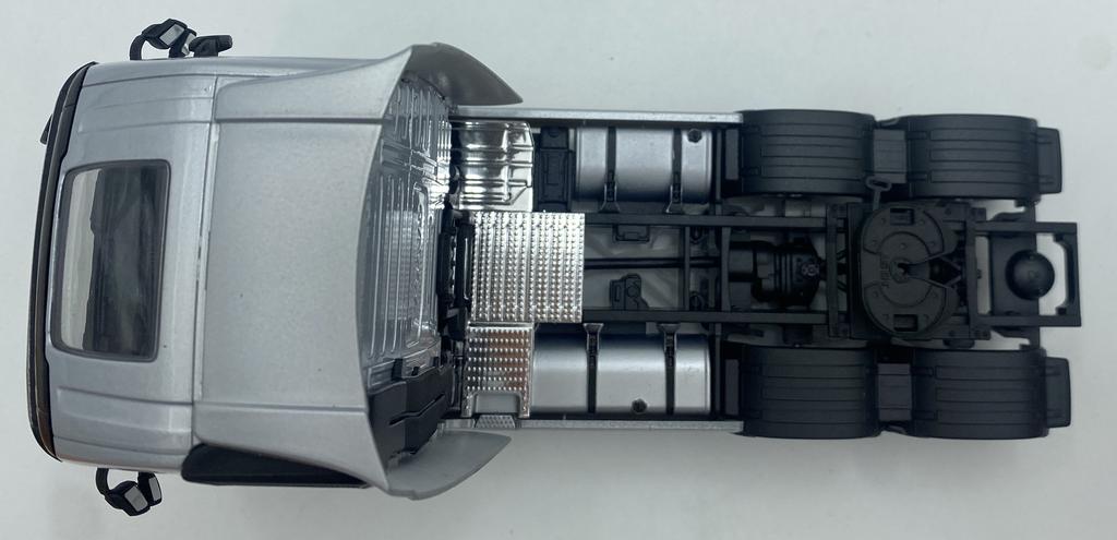 Volvo Fh 500 3 Axle Tractor Unit Model Welly Metal 1:32 Silver