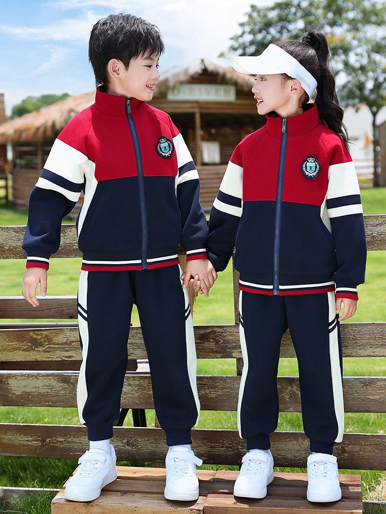 Herbst Kindergartenschule & Grundschule Rotes Uniformset für Sport und Aufführungen