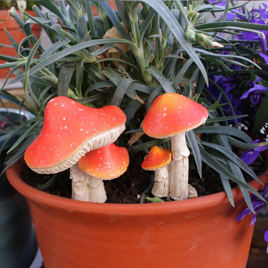 3Pcs Cartoon Mushroom Figurines Realistic Looking Weather-Resistant Outdoor Miniature Statues Potted Landscape