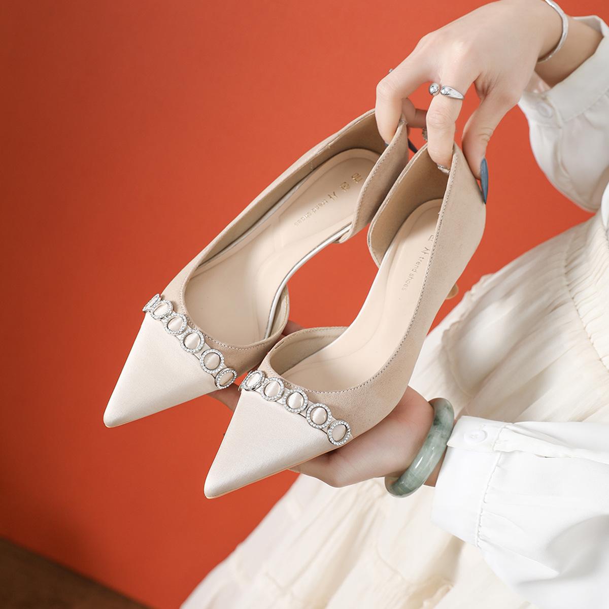 

Сращивание поверхности черные туфли-лодочки женские сеньорский стиль 2025 весна боковые пустые не устают ноги высокие каблуки для работы мягкая защита пятки 39 хаки