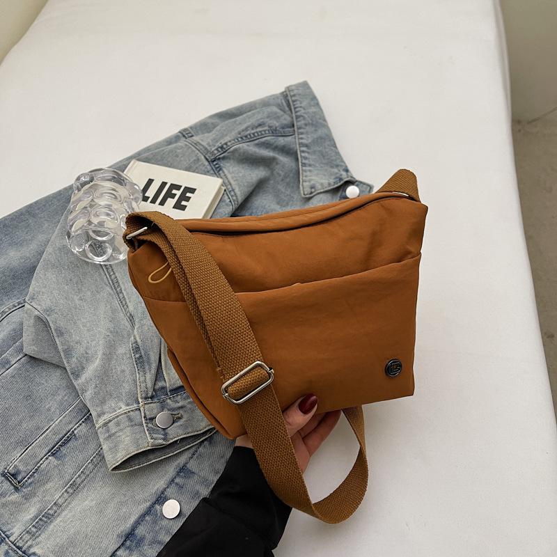 

Crossbody bag women s fashion versatile canvas bag lightweight waterproof dumpling bag walking nylon small backpack men коричневый