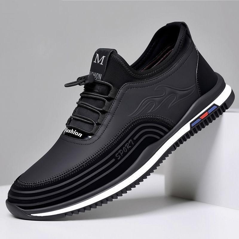 Douyin Frühling neue Freizeitschuhe Herren Lederschuhe leicht, bequem und einfach weiche Sohle Lederoberfläche vielseitige schwarze Herrenschuhe