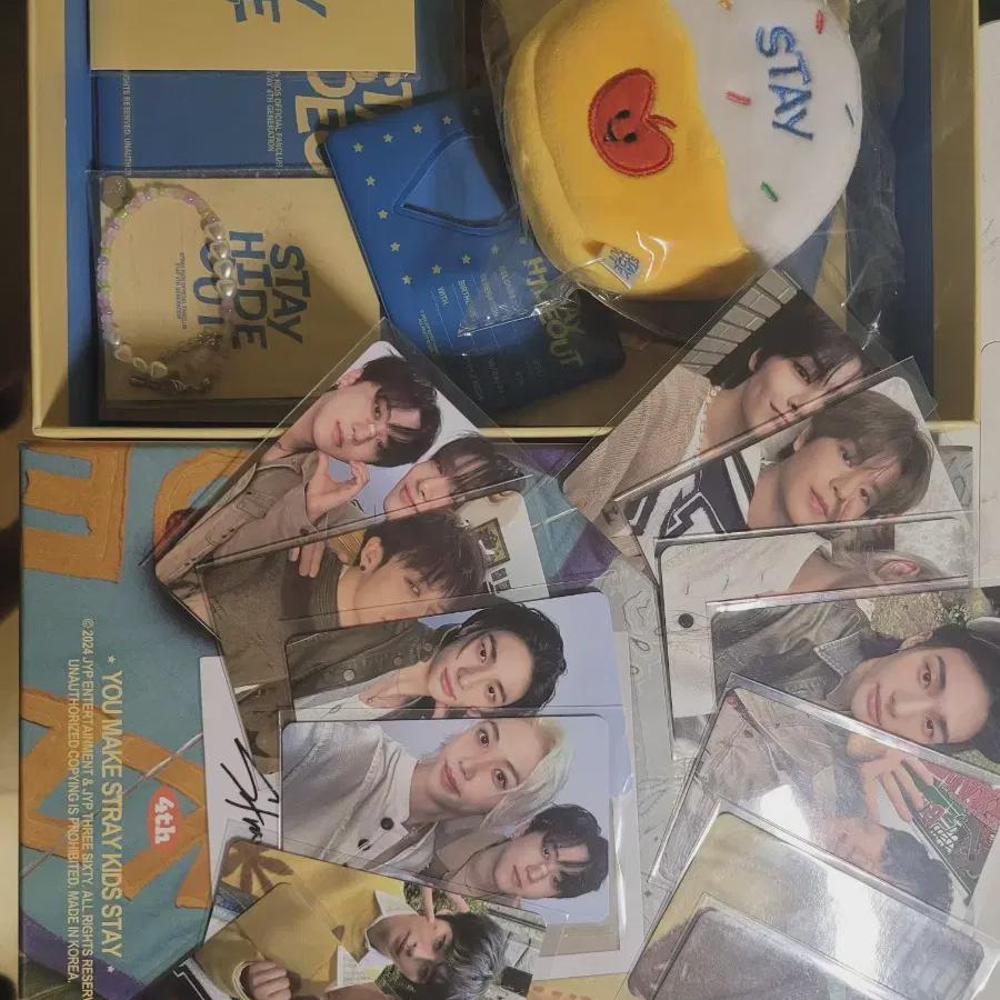 

Straykids Stay 4 Season Fanclub Kit With Id Kard 4