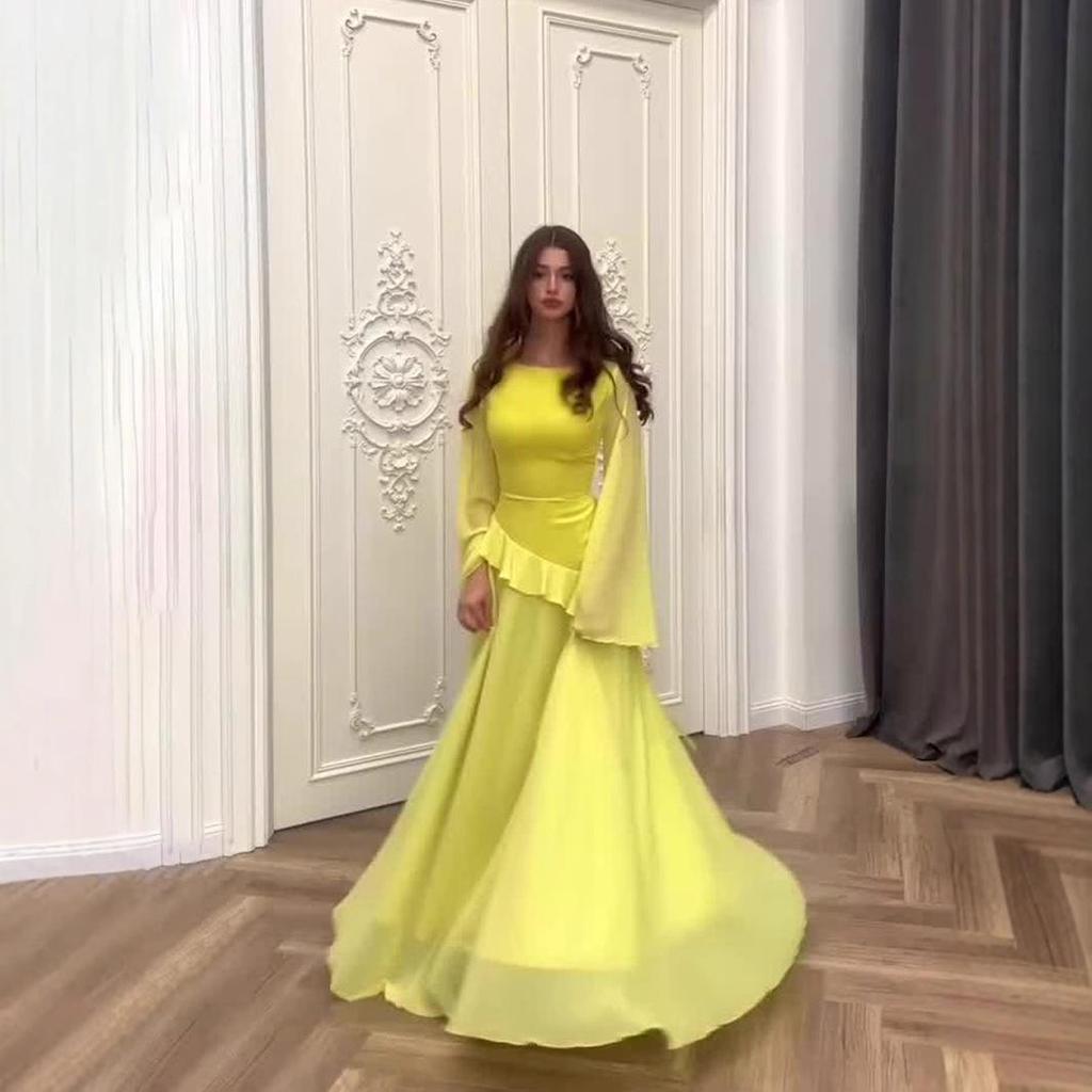 Sukienka w stylu dworskim na jesień 2024 r. z rękawami dzwonkowymi i falbanką