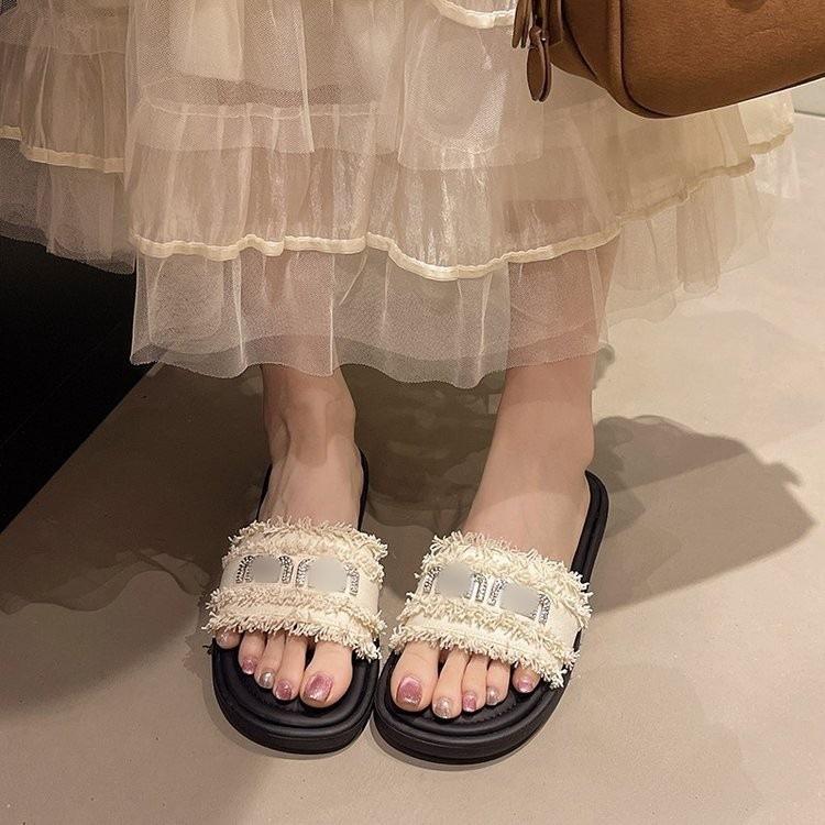 French slippers women's summer wear 2025 summer new Internet celebrity fashion rhinestone fragrant style one word flat beach sandals