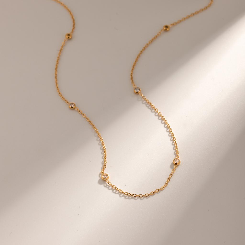 [Stylish And Versatile Pendant Necklace For Women Minimalist Elegant Chain Layering Piece Essential For Daily Outfits]