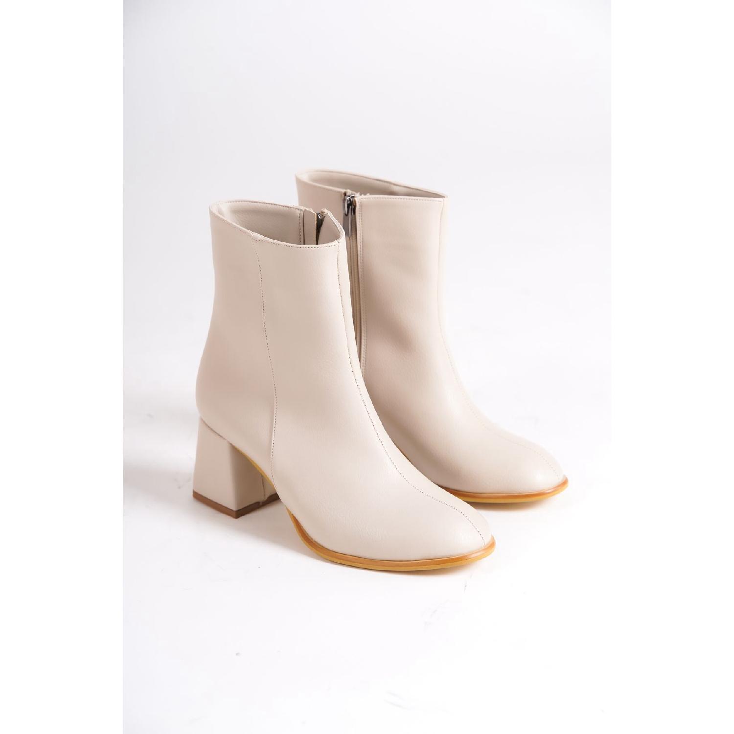 

Женские ботинки на коротком каблуке 38 коричневый