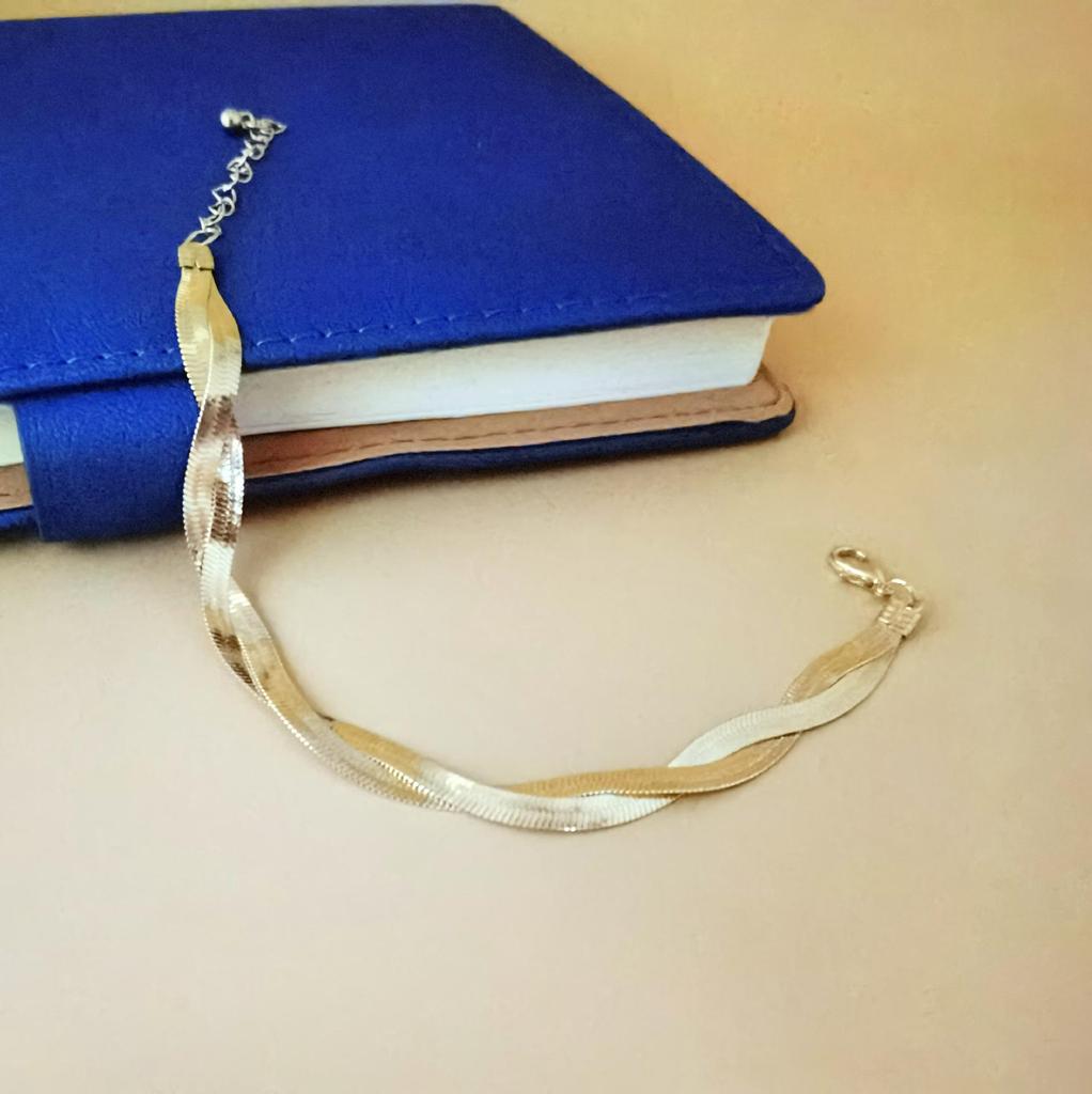 Europäischer & Amerikanischer Stil K-Gold Titanstahl Kreuz Halskette - Trendiges Kaltes Stil Schlüsselbein-Accessoire für Frauen