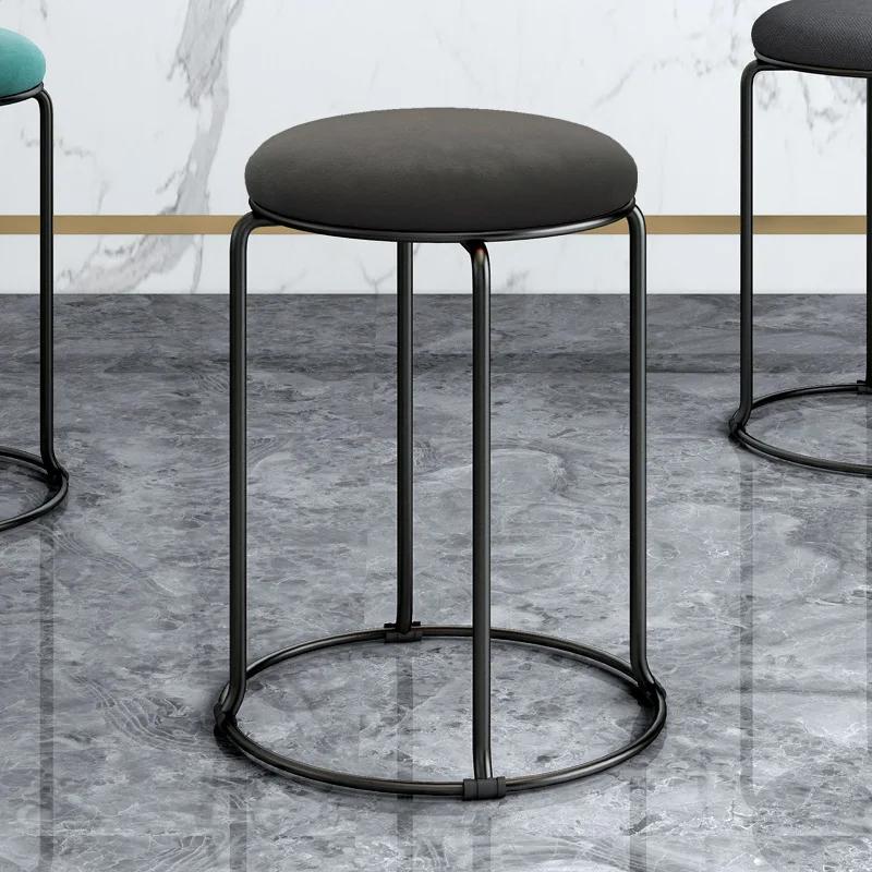 Nordischer kleiner Hocker, Internet Home Celebrity Creative Bank, leichter luxuriöser runder Hocker, moderner einfacher niedriger Hocker, weicher Sitz, Stacka