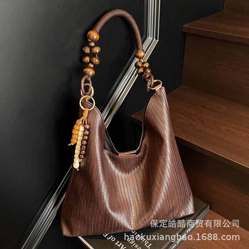 High sense niche designer bag women's 2025 new autumn and winter handbag fashion shoulder underarm bag messenger bag