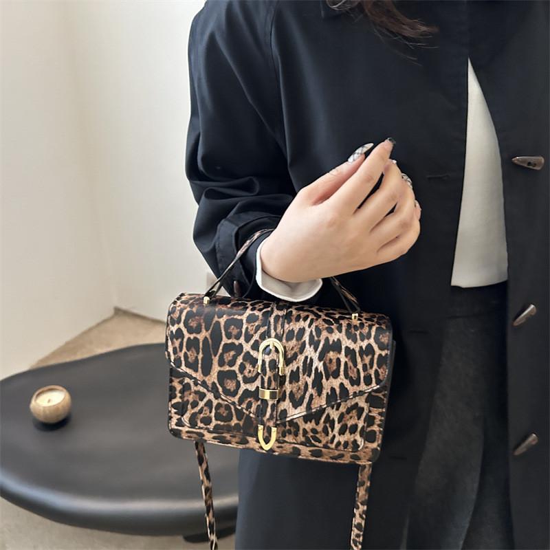 Eyecatching Leopard Retro Print Crossbody Bag For Women With Comfortable Single Strap And Stylish Design Perfect For Daily Use