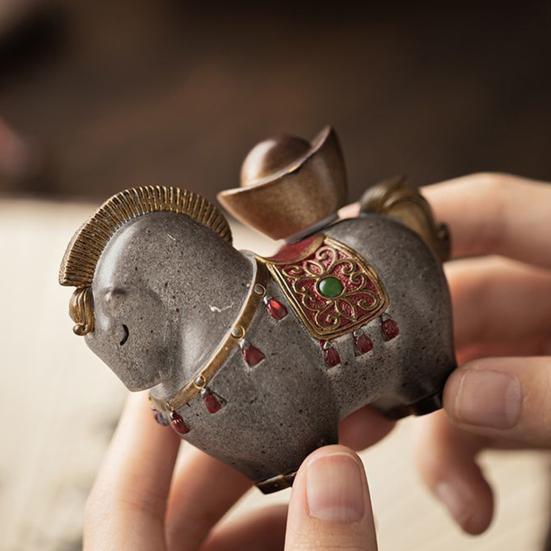 Money Horse Tea Pet with Thermal Color Change Resin Tea Table Ornament with Wealth Blessing Traditional Chinese Desk Decor