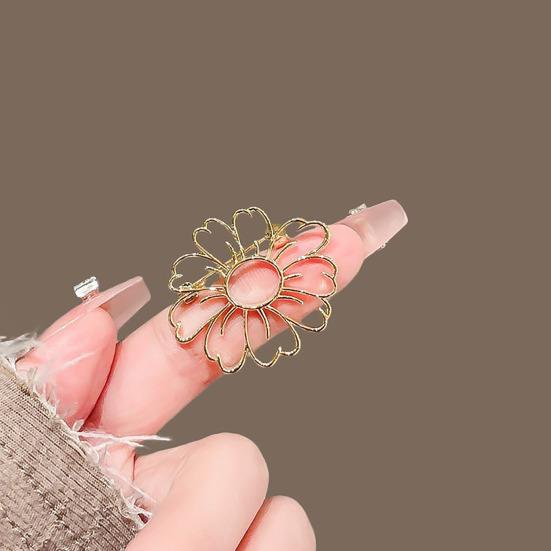 Women Brooch Smooth Surface Hollow Sun Flower Design Lapel Pin Non-Slip Buckle Scarf Badge Clothing Bags