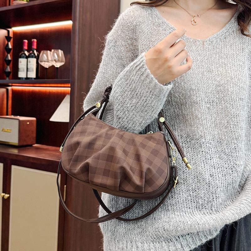 High-end Niche Bag Women's New Fashion Messenger Bag Casual Portable Pleated Dumpling Bag