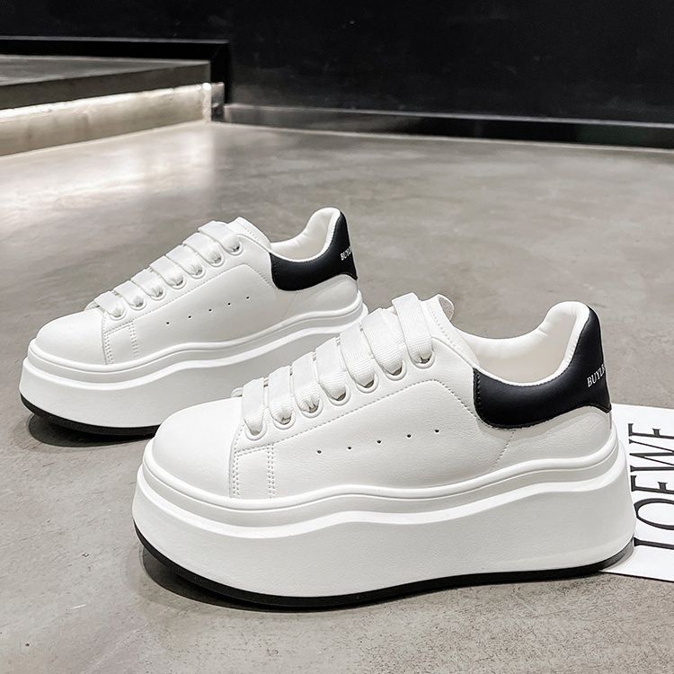 Small man increases height and platform women's spring new versatile casual leather muffin skateboard shoes single shoes