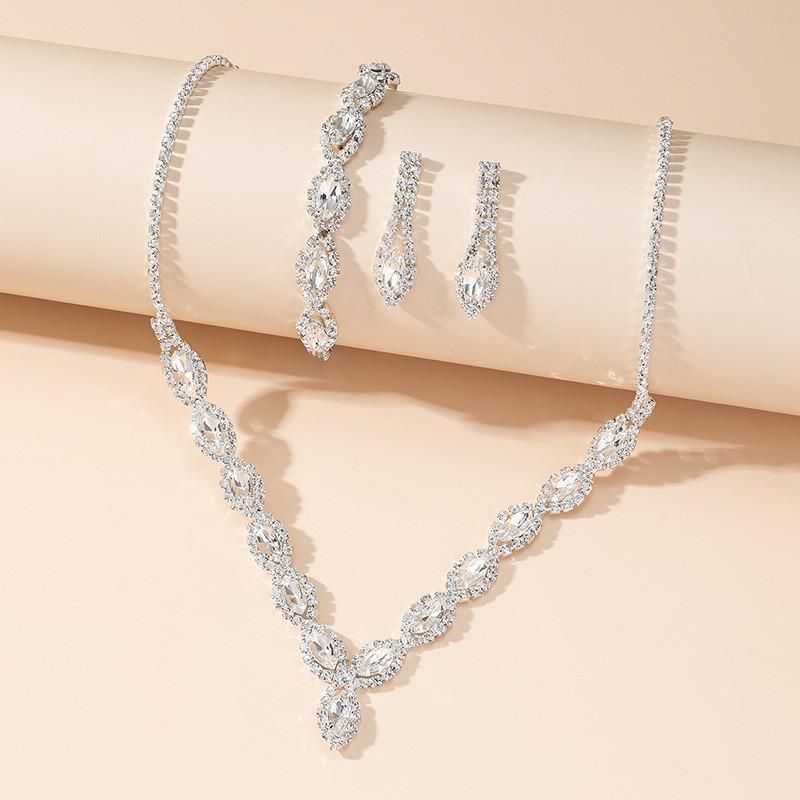 

European and American Fashion Versatile Luxury Rhinestone Necklace Earrings Bracelet Set Horse Eye Crystal Inlaid Necklace Set 2026 45CM