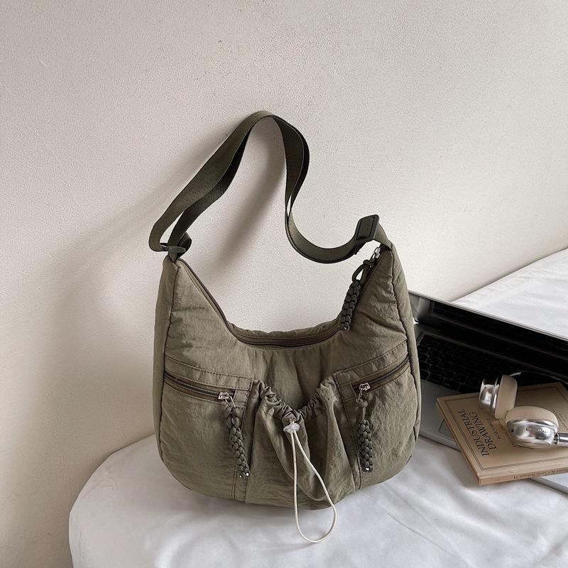 

Korean version of fashionable and foreign shoulder bag 2025 new simple and light casual messenger bag large capacity fashionable women s bag tide зелёный