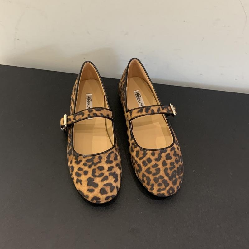 

French temperament round head plush soft flat bottom Mary Jane single shoes women s shoes 2025 spring and autumn new skirt evening shoes 40