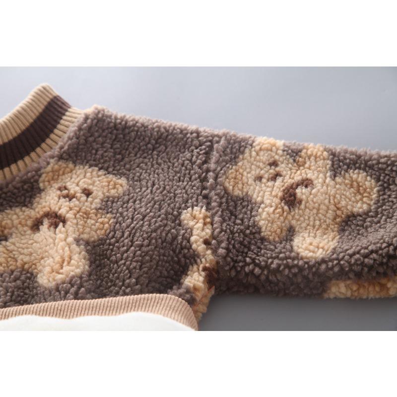 Suéter grueso de terciopelo con cuello redondo y estampado completo de dibujos animados de oso de invierno para bebé, traje de dos piezas