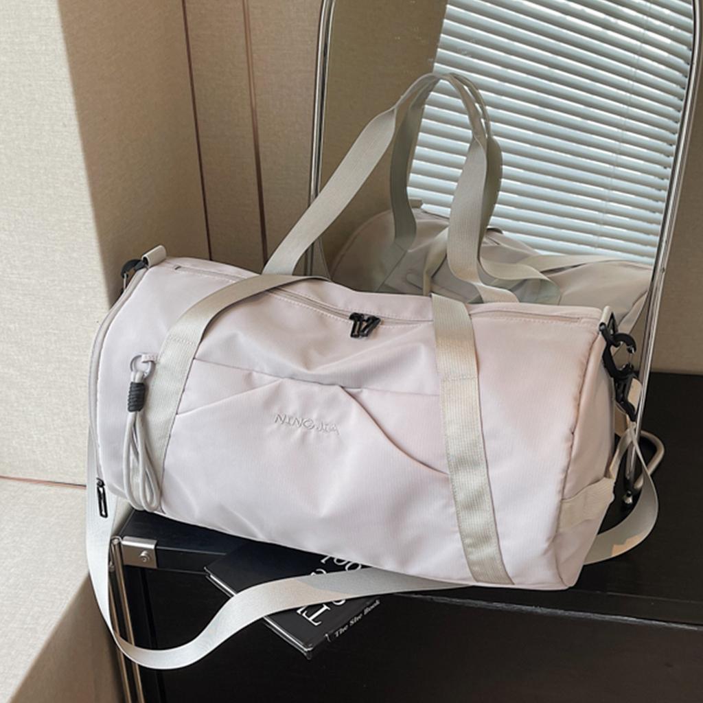 Sports and fitness bag, with separate compartments for wet and dry items, a swimming bag, a handheld short-trip storage bag, a travel bag for women,