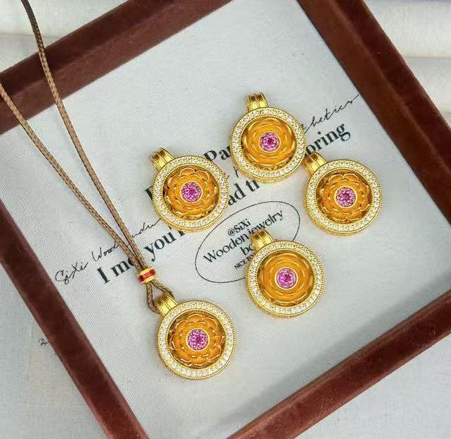 Imitation Gold Lotus Eight Treasures Rotating Pendant Necklace - Versatile Women's Court Style