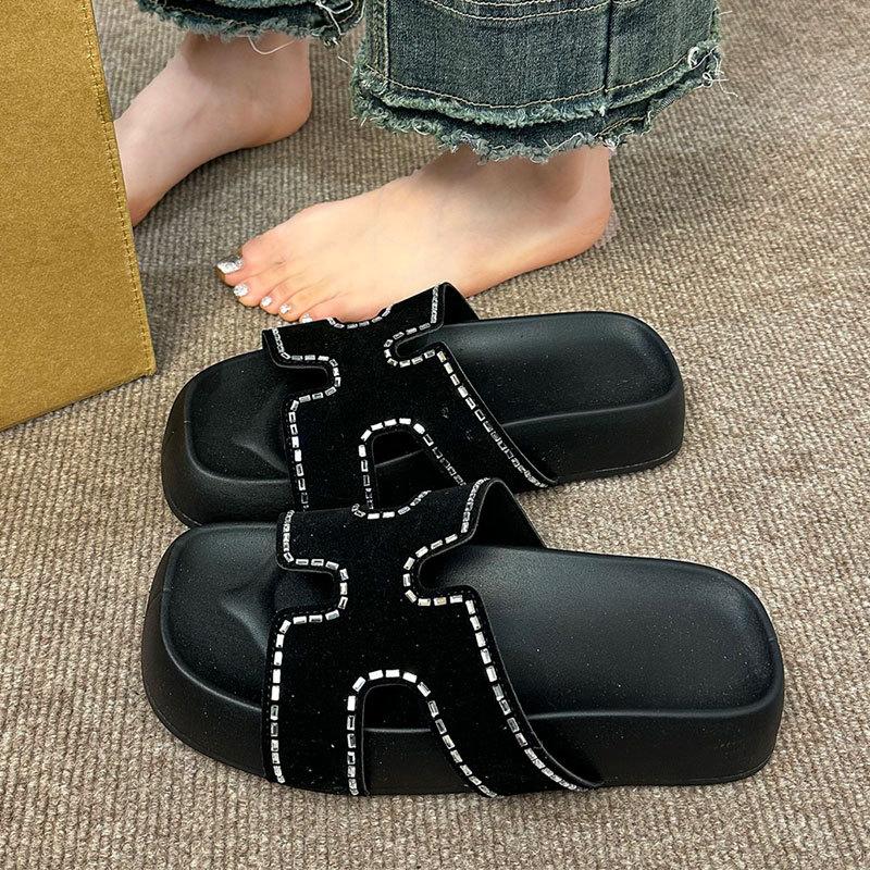 Korean Version of Seaside Beach Sandals Fashion One-word Women's Outer Wear 2025 New Summer Casual High-end Slippers