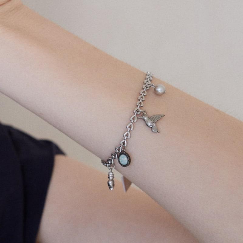 

LingerPiece Four pendant heart chain bracelet free