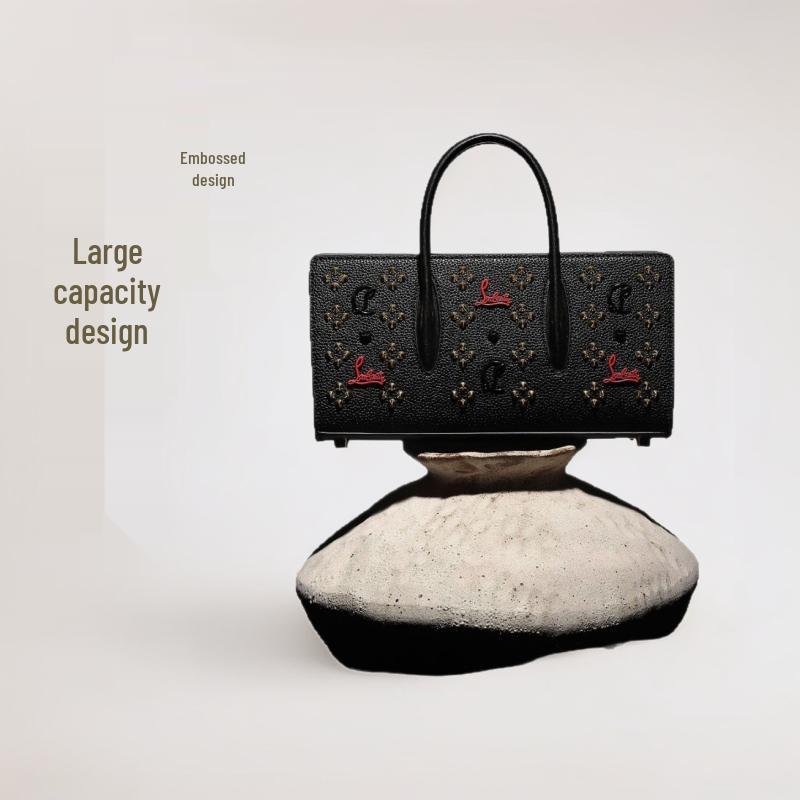 

Тисненая сумка-тоут с заклепками: Вместительная сумка кроссбоди жесткой формы для поездок на работу 28x9x15 cm чёрный