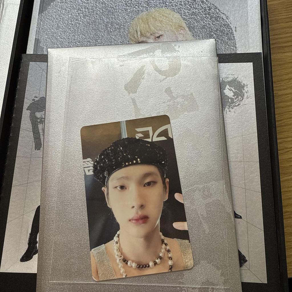 [USED] R1SE Zhou Zhennan Album Price Reduced.