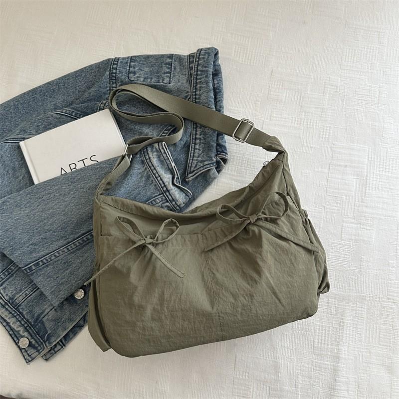 Fashion Commuter Pleated Shoulder Bag Casual Lightweight Tote Bag Korean Style Versatile Handbag