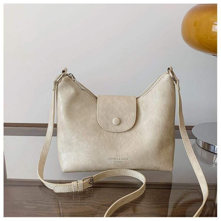 

2025 new fashionable large-capacity women s bags casual retro niche shoulder bags trendy commuting portable dumpling bags