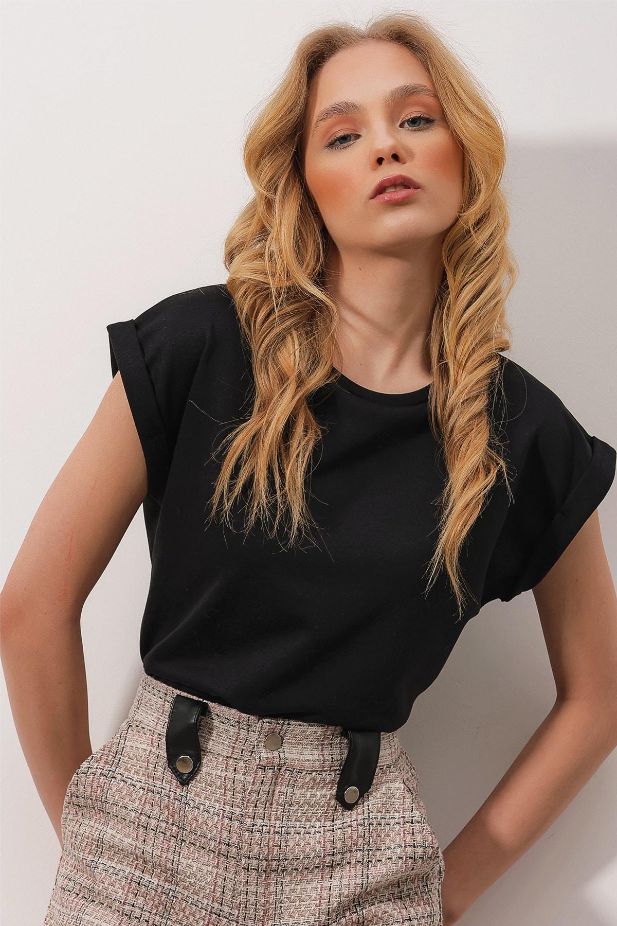 

Блузка - Черный - Классический крой