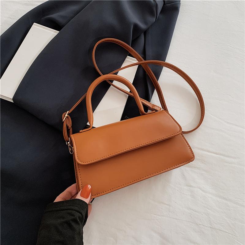 

Однотонная текстурная сумочка 2025 весна новая в иностранном стиле на плечо сумка-мессенджер корейская версия универсальная ins маленькая квадратная сумка женская коричневый