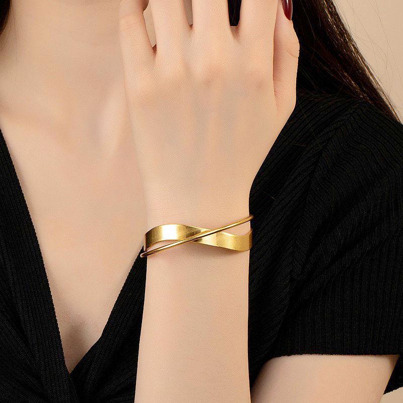 

Европейский и американский открытый нерегулярный перекрестный полированный браслет