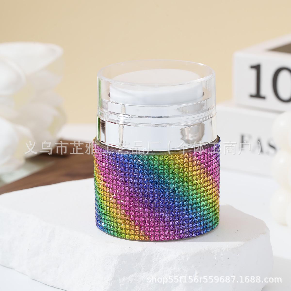

Diamond-encrusted new 30ml full diamond pressing bottle, lotion pressing bottle, liquid makeup water separate empty bottle, travel portable bottle 30ml різнокольоровий