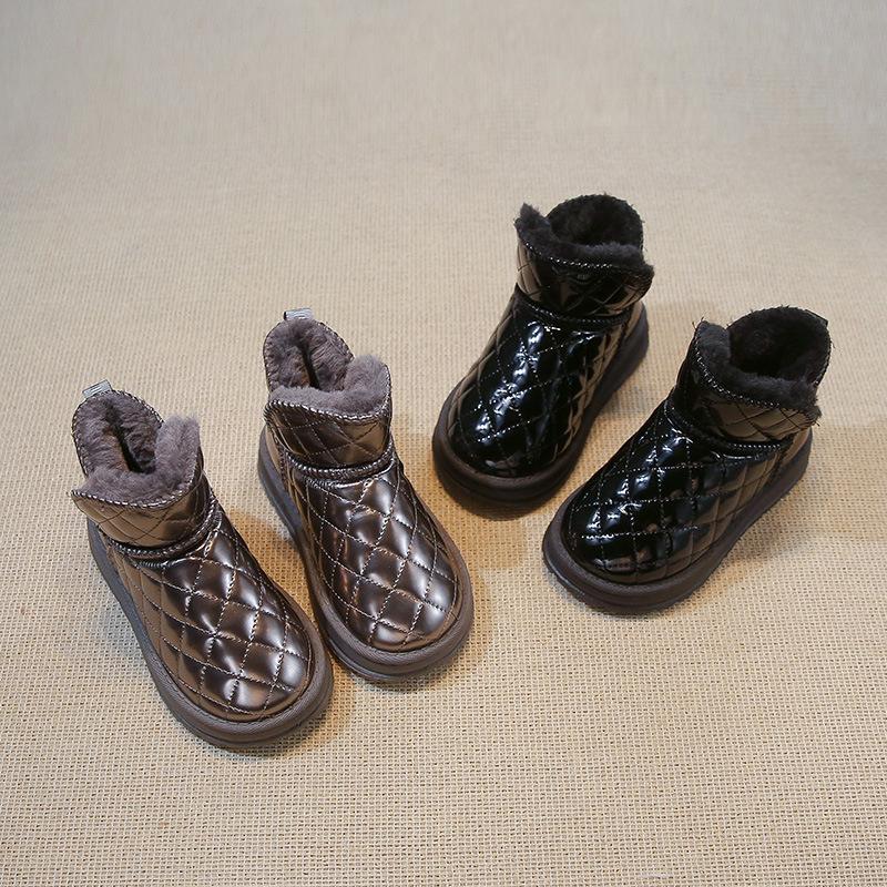In the winter of 2025, the new casual velvet thickened snow boots women's leather student short boots cotton shoes are fashionable and versatile
