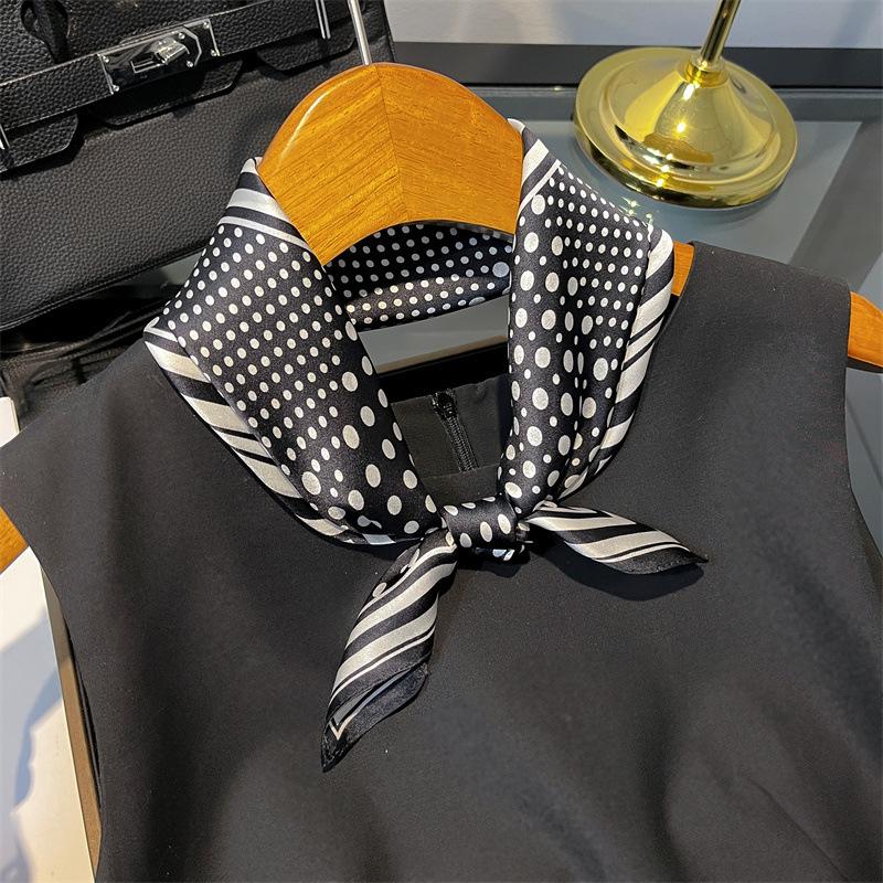 Black silk silk scarf women s 2025 new small square scarf gift mother 100% mulberry silk small scarf 53*53cm чёрный
