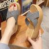 Ladies' Slippers Thick Soled Beach Shoes Fashionable and Casual Sandals