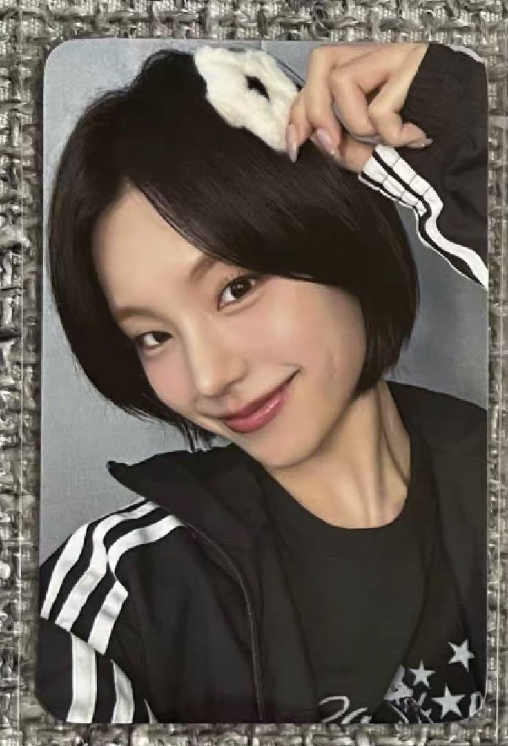 

[USED] itzy GWBG withmuu 1.0 Bonus Trading Card Yeji B