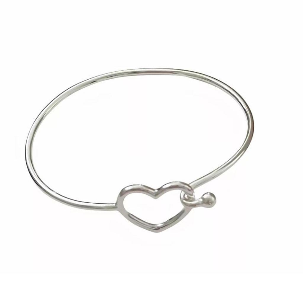 Creative Heart Buckle Women's Bracelet - Sweet, Versatile, Trendy, and Unique Niche Fashion Jewelry.